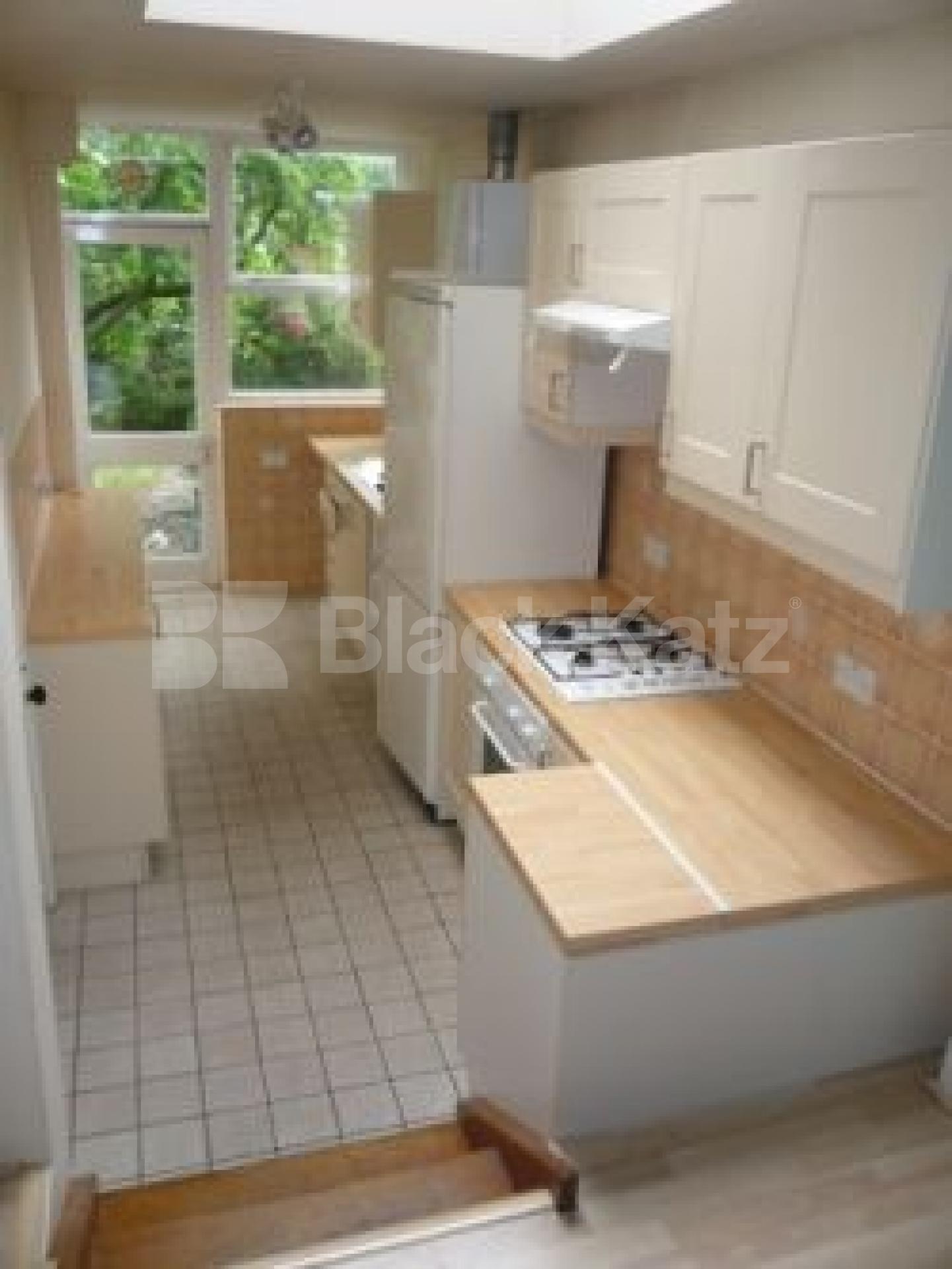 			LET!, 5 Bedroom, 1 bath, 1 reception House			 Priory Ave, Crouch End N8 n8